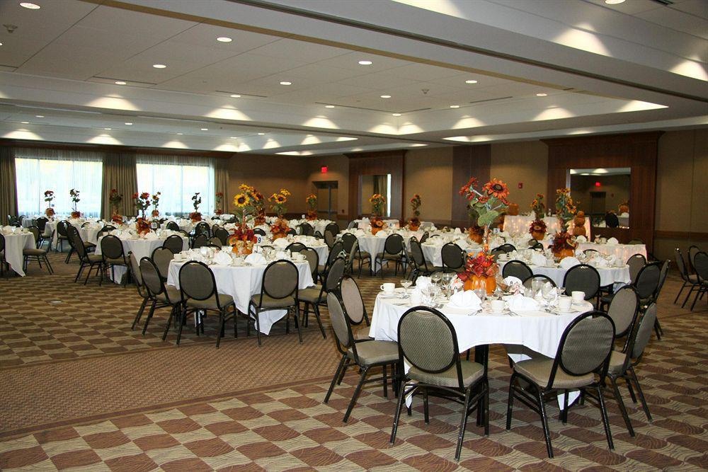 Ramada By Wyndham Liverpool Syracuse Hotel Restaurant photo